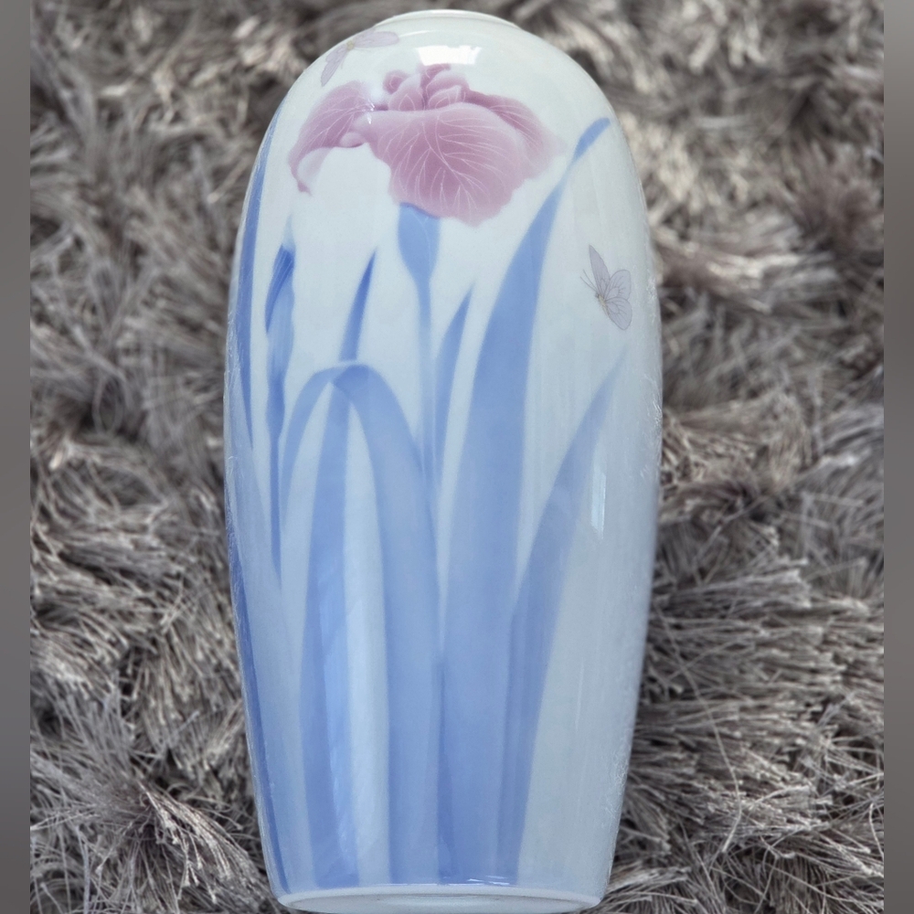 Vintage Fukagawa Porcelain Vase.